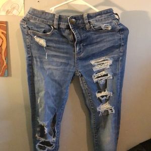 DESTROYED JEANS